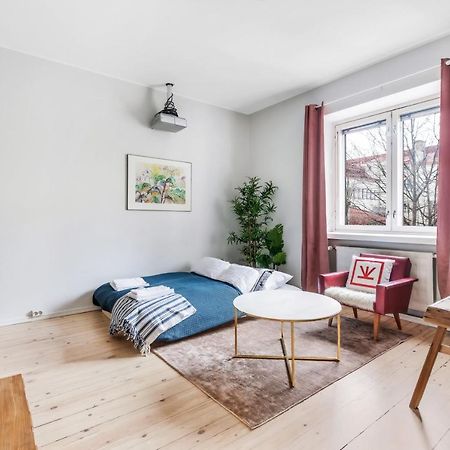 Wehost Modern Kitchen Studio With Bright Colours Apartment Helsinki Exterior foto