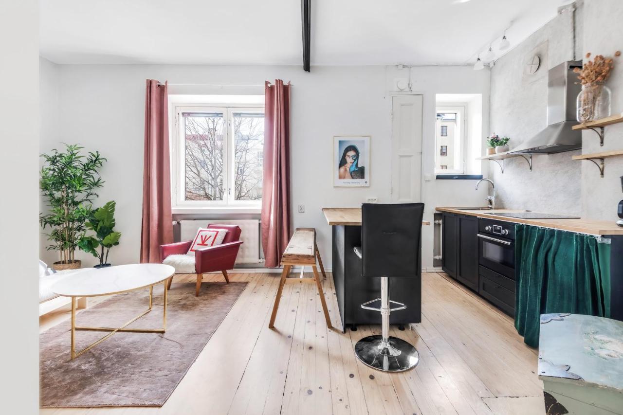 Wehost Modern Kitchen Studio With Bright Colours Apartment Helsinki Exterior foto